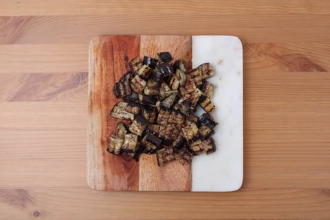 Grilled Halloumi & Sumac-Spiced Eggplant Bowls - Step #3 Griller les aubergines