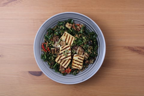 Grilled Halloumi & Sumac-Spiced Eggplant Bowls - Step #6 Dresser les plats