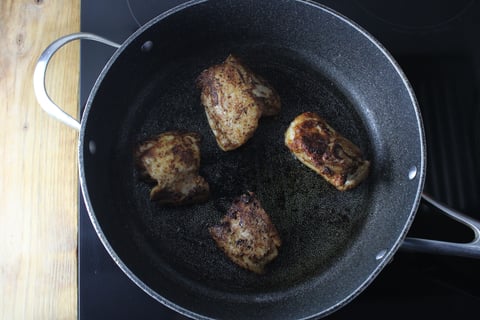 Greek-Style Chicken & Browned Feta Skillet - Step #3 Commencer le poulet