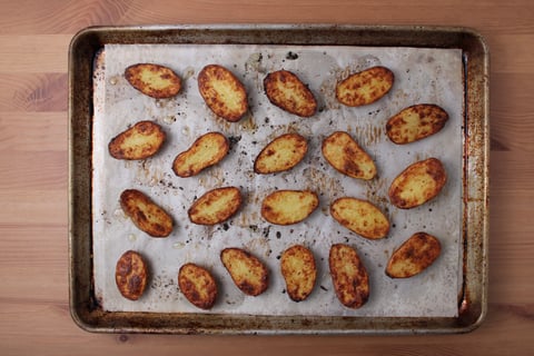L’Artisan: Seared Filets Mignons with Mushroom Pan Sauce - Step #1 Rôtir les pommes de terre