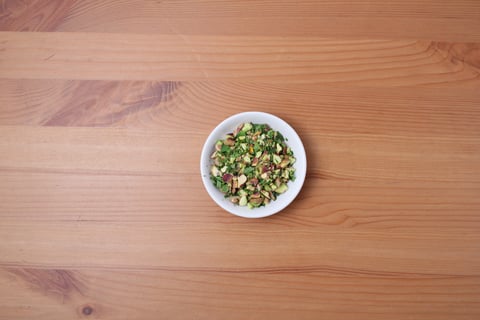 L’Artisan: Greek-Style T-Bone Lamb Chops with Pistachios - Step #3 Griller les pistaches