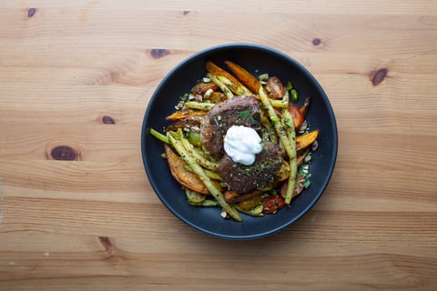 L’Artisan: Greek-Style T-Bone Lamb Chops with Pistachios - Step #6 Dresser les plats