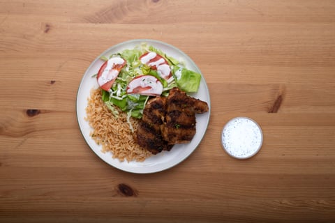 Grilled Piri Piri Chicken with Spiced Rice - Step #5 Préparer la salade et servir