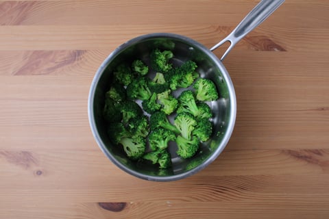 Goodfood & Chef: Chicken Breast Schnitzel - Step #2 Boil the broccoli