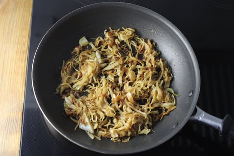 Carb-Wise: Scandinavian-Style Beef & Cabbage Meatloaf - Step #1 Cuire le chou