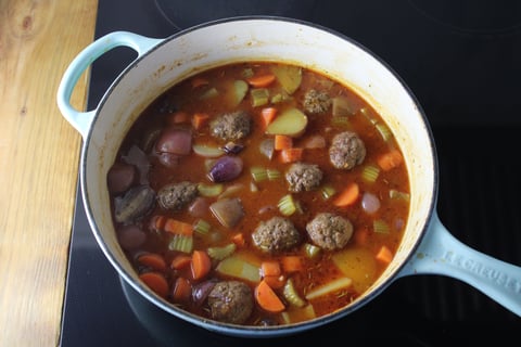 St. Paddy's Day One-Pan Beef Meatball Stew - Step #4 Finir le ragoût et les boulettes