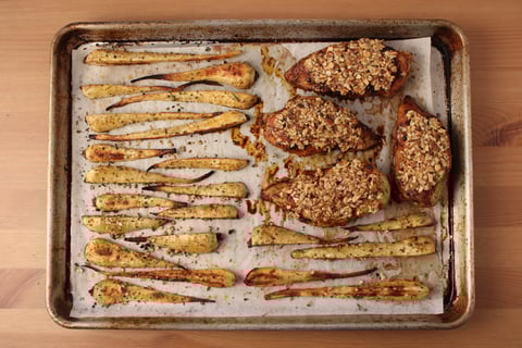 Almond-Topped Chicken with Rosemary Parsnips - Step #5 Finir les panais et le poulet