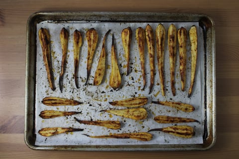Almond-Topped Chicken with Rosemary Parsnips - Step #2 Commencer les panais