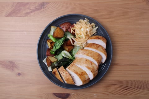Sheet Pan Sticky Tamarind Chicken Breasts - Step #6 Dresser les plats