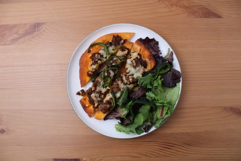 BBQ Ground Pork & Poblano Pepper Naan Pizzas - Step #6 Dresser les plats