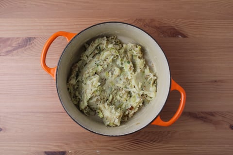 St. Paddy’s Day Chicken Thighs with Apple Pan Sauce - Step #5 Faire le colcannon