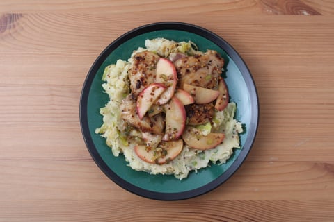 St. Paddy’s Day Chicken Thighs with Apple Pan Sauce - Step #6 Dresser les plats