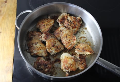 Chicken Thighs in Caper Pan Sauce - Step #3 Commencer le poulet