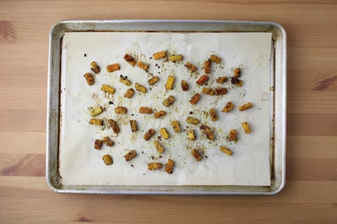 Seared Halloumi Grain Bowls - Step #1 Rôtir la courge musquée