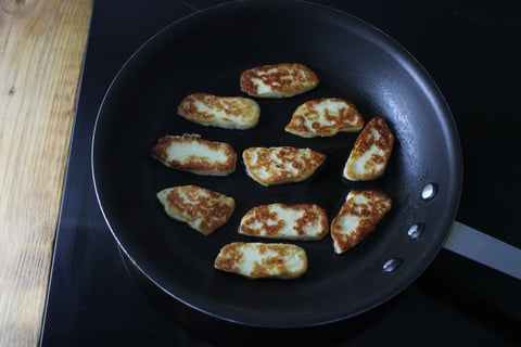 Seared Halloumi Grain Bowls - Step #4 Poêler le halloumi