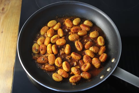 One-Pan Gnocchi Alla Puttanesca - Step #3 Faire la sauce et mélanger les pâtes