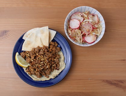 Muhammara-Inspired Ground Lamb Mezze - Step #6 Faire le hummus au zaatar et servir