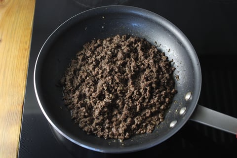 Za’atar Beef Hummus Plates - Step #1 Cuire et enrober le bœuf
