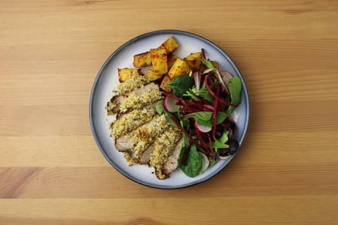 Crispy Pork Chops Lyonnaise with Roasted Potatoes - Step #5 Préparer la salade et servir