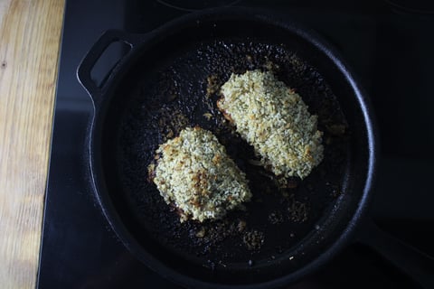 Crispy Pork Chops Lyonnaise with Roasted Potatoes - Step #4 Finir les côtelettes de porc