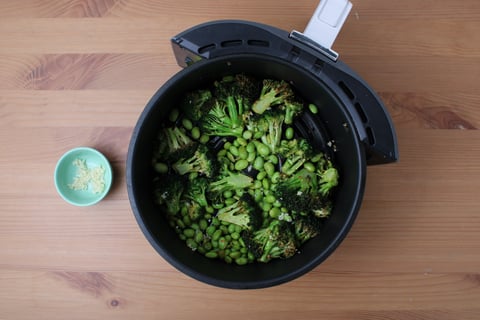 Sweet Chili Glazed Beef Meatballs - Step #2 Fry the vegetables