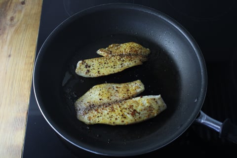 Carb-Wise: Warmly Spiced Tilapia Stew - Step #3 Commencer le tilapia