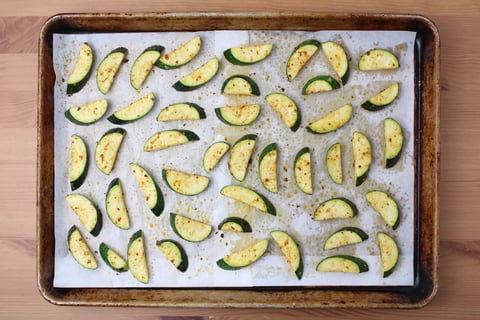 Carb-Wise: Warmly Spiced Tilapia Stew - Step #1 Rôtir les zucchinis