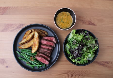 L’Artisan: Strip Loin Steak with Cowboy Butter - Step #6 Faire la salade et servir