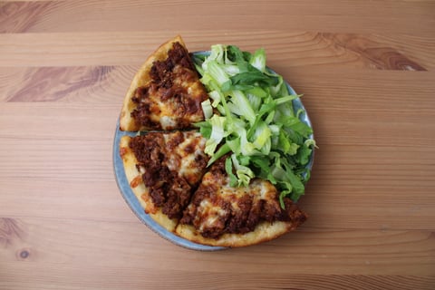 Chicago-Style Deep Dish Impossible™ Beef Pizza - Step #5 Dresser les plats