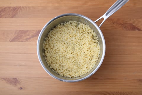 Pan-Seared Steaks & Roasted Pepper Vinaigrette - Step #2 Cuire l’orzo