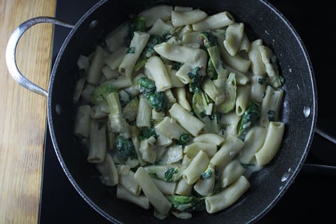 Rigatoni Alfredo with Artichokes & Asiago - Step #5 Mélanger les pâtes