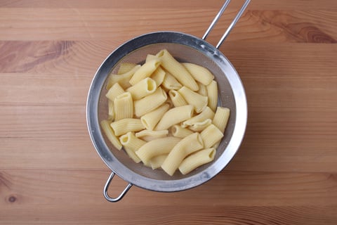 Rigatoni Alfredo with Artichokes & Asiago - Step #2 Cuire les pâtes