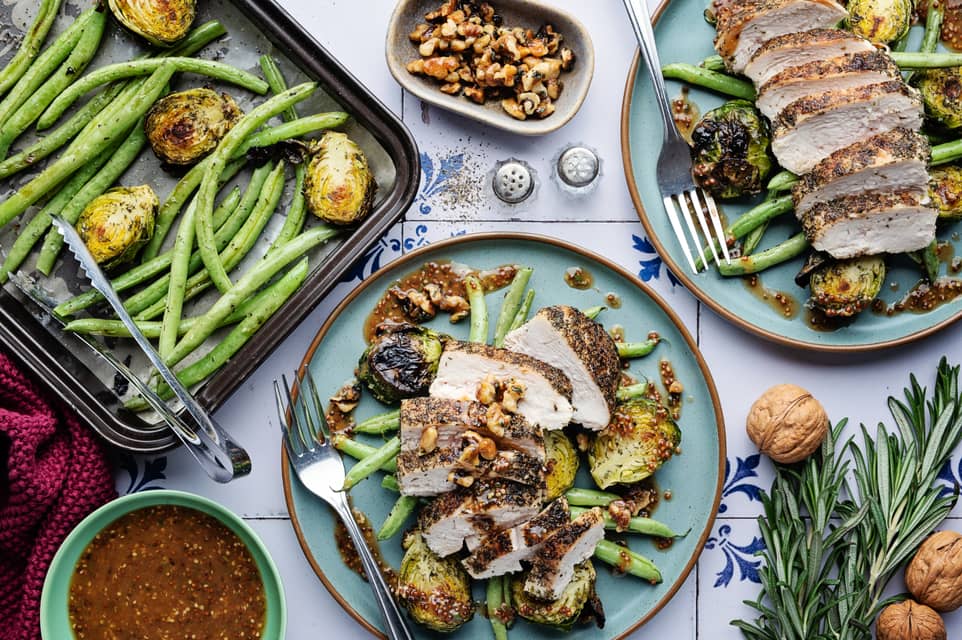 Keto chicken breastswith rosemary walnut crumble - Extra large standard