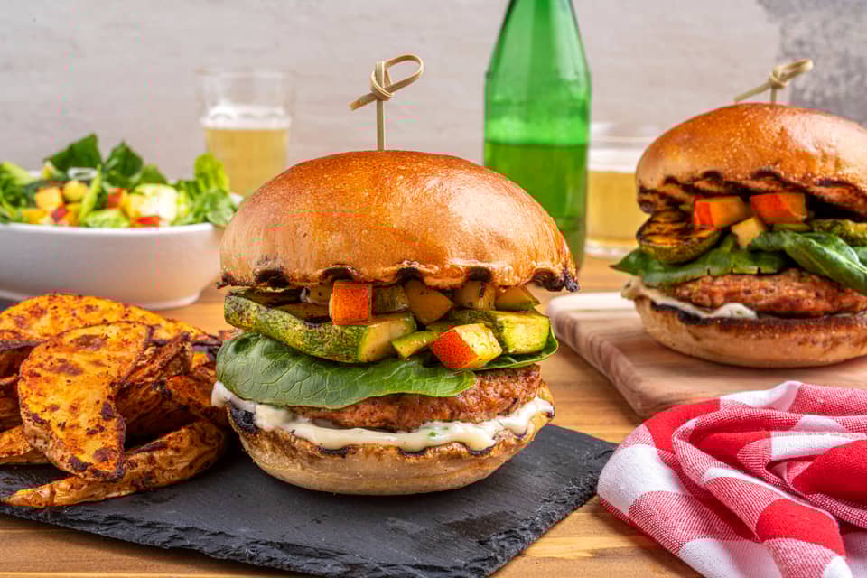 Pork burgers al pastorwith zucchini peach salsita - Extra large standard