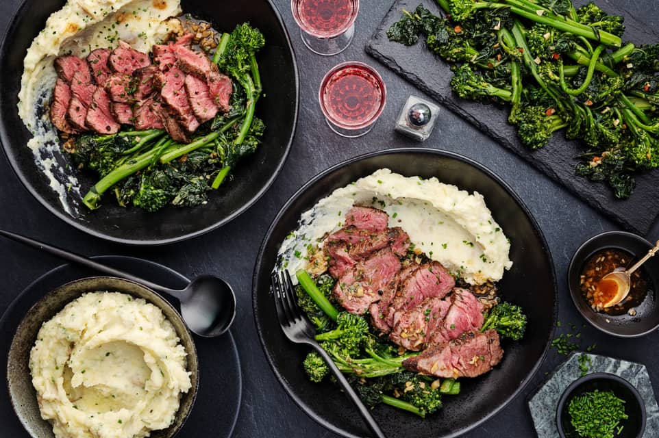 Lartisan filets mignonswith garlic braised kale - Extra large standard