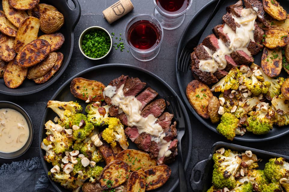 Lartisan filets mignonswith demi glace cream sauce - Extra large standard