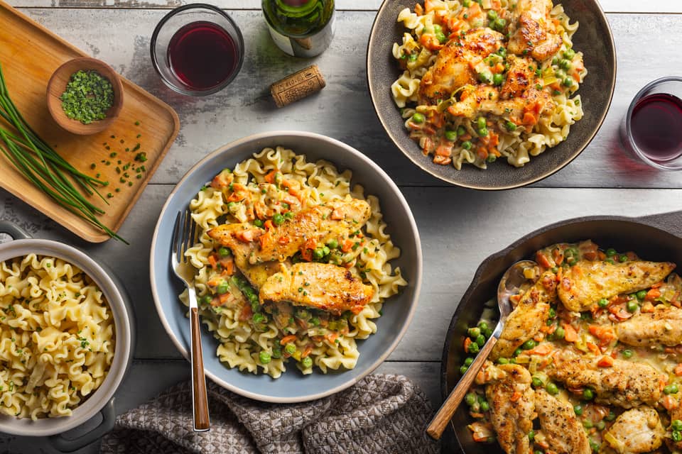 Creamy chicken fricasseewith sweet carrots peas - Extra large standard