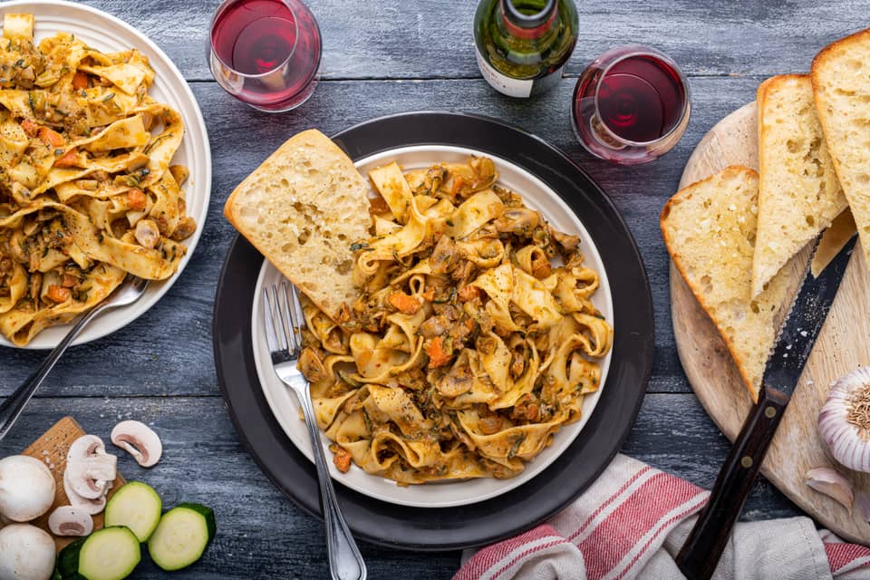 Fresh tagliatellein savoury veggie sauce - Extra large standard