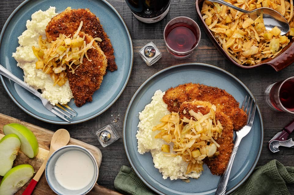 Crispy chicken schnitzelwith stewed apple cabbage - Extra large standard