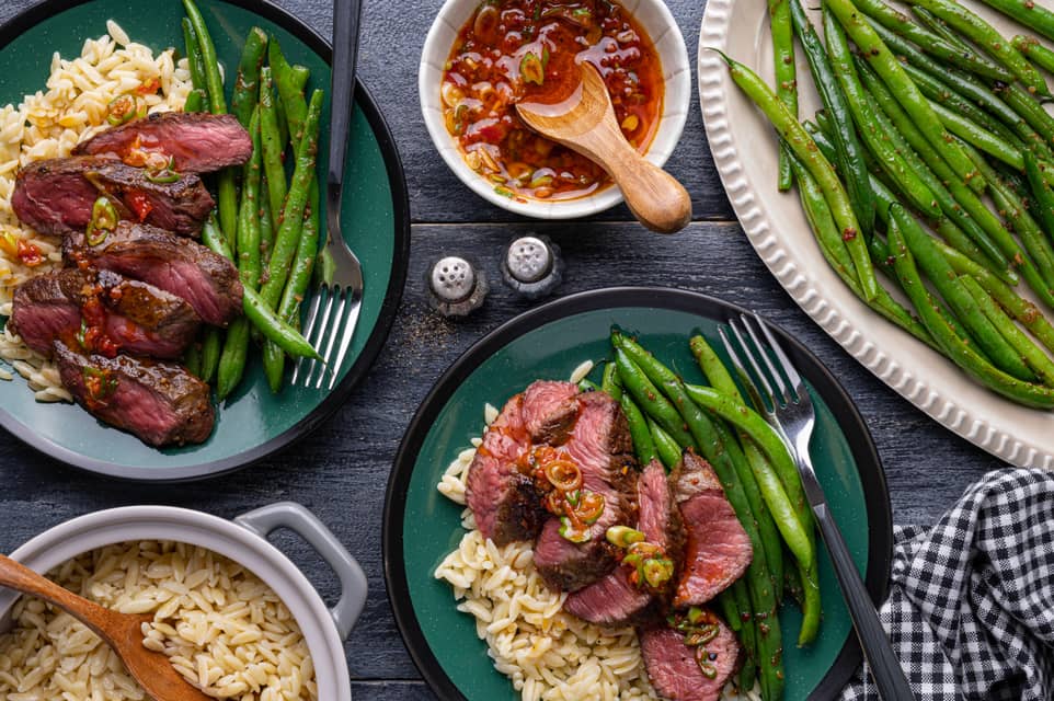 Pan seared steaks roasted pepper vinaigrette - Extra large standard