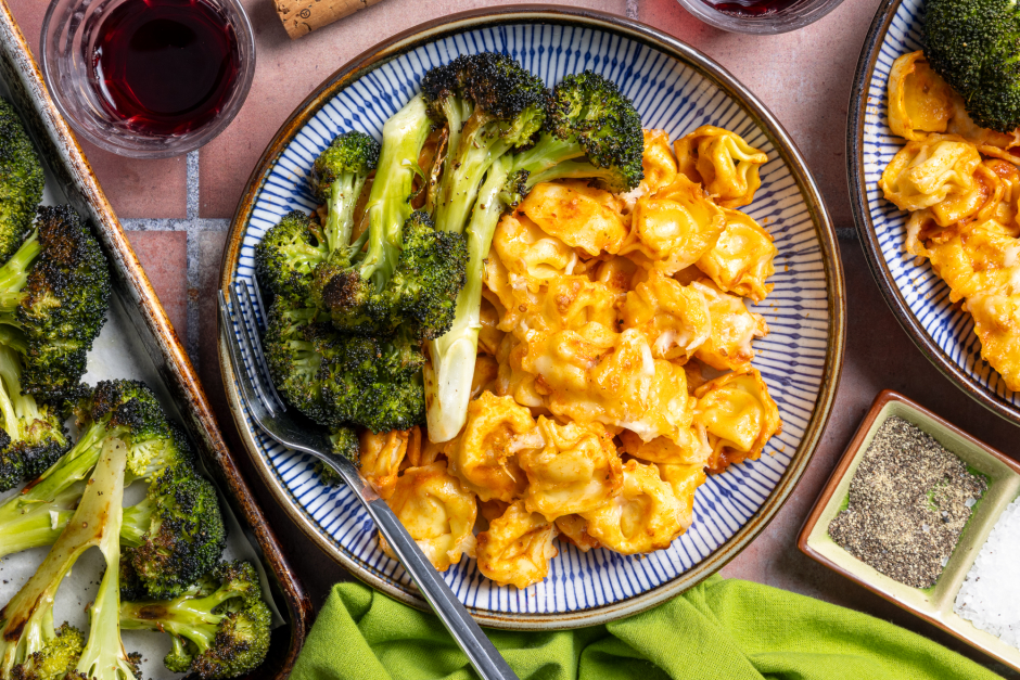 Cheesy Baked Red Pesto Tortellini