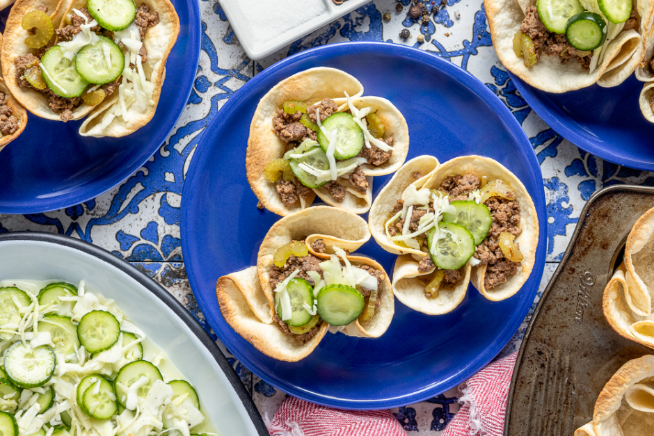 Bols de tostada au bœuf mexicains