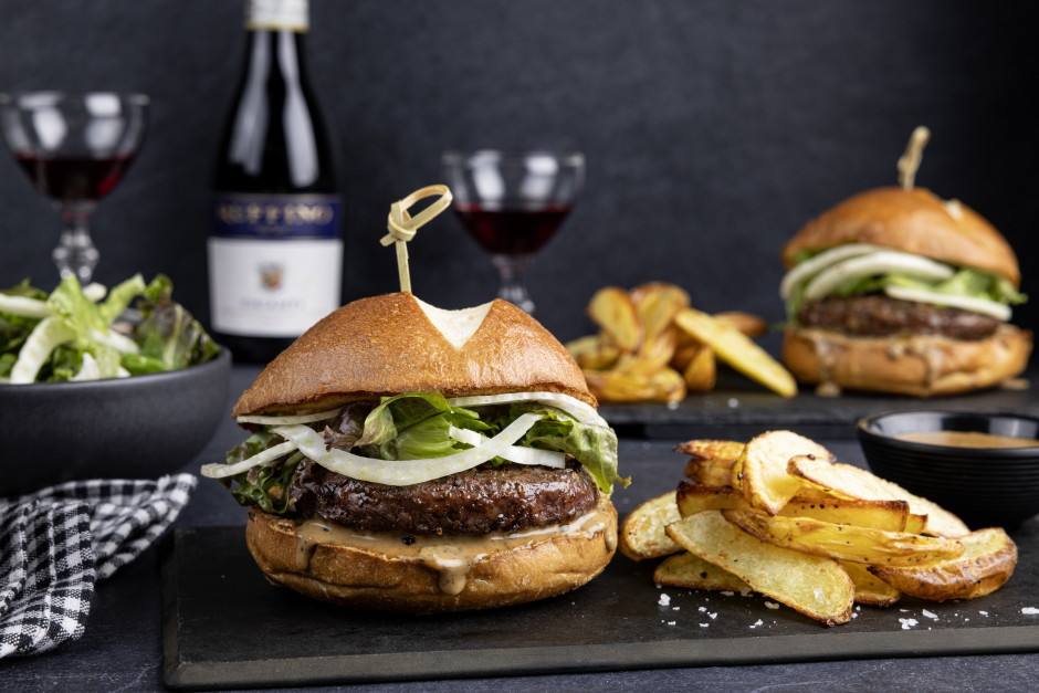 L’Artisan: Wagyu Beef Burgers with Green Peppercorn Sauce