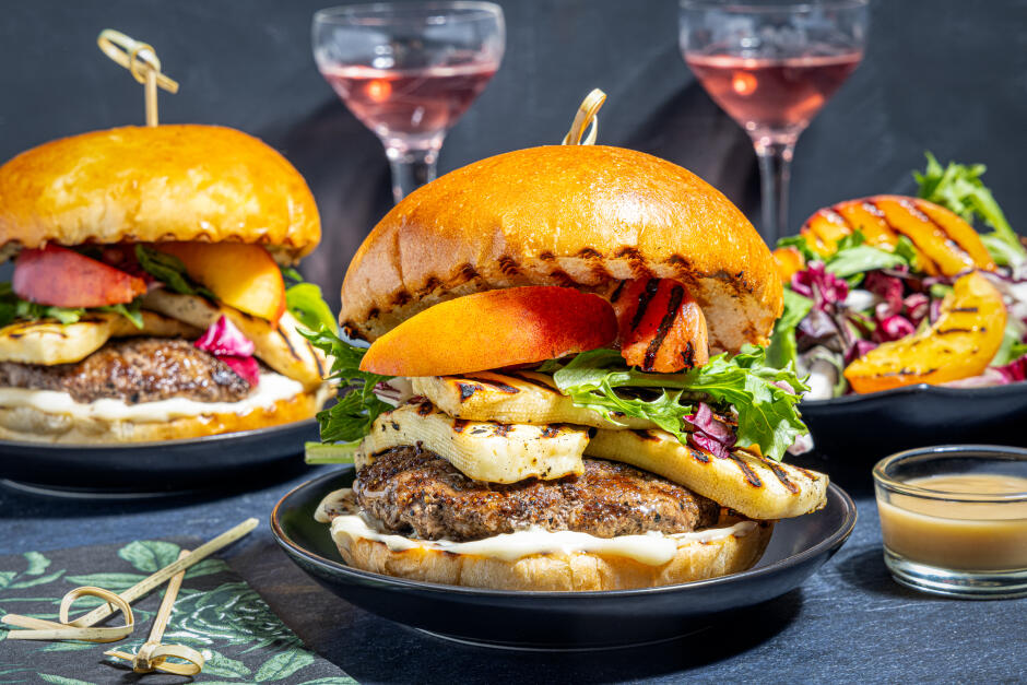 Burgers Wagyu et halloumi sur le barbecue