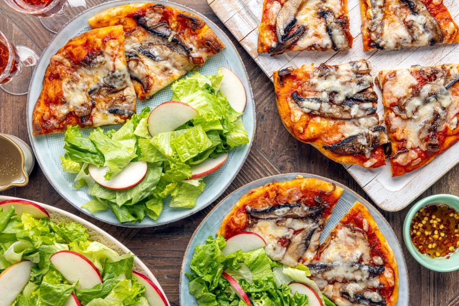 Pizzas naans rapido aux champignons portobellos et au cheddar vieilli