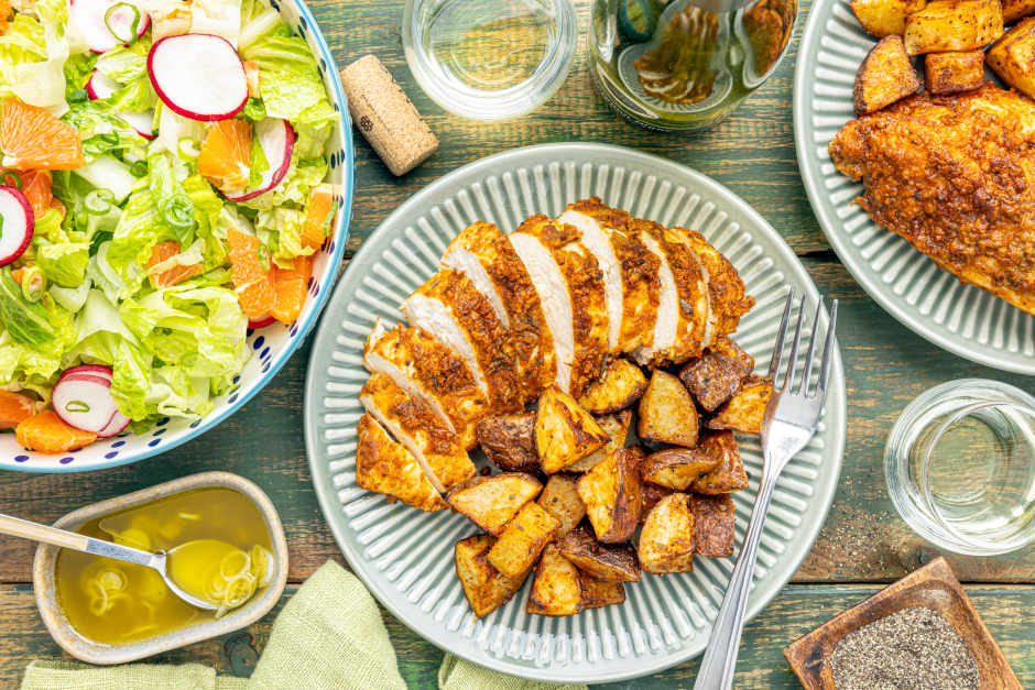 Poitrines de poulet rôties au hummus et pommes de terre grelots