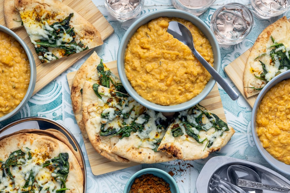 Pains plats gratinés aux légumes et épices indiennes