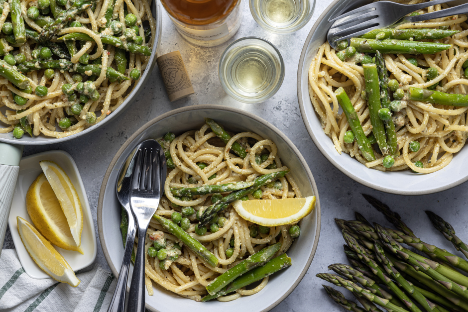 Quick Creamy Asparagus & Green Pea Bucatini