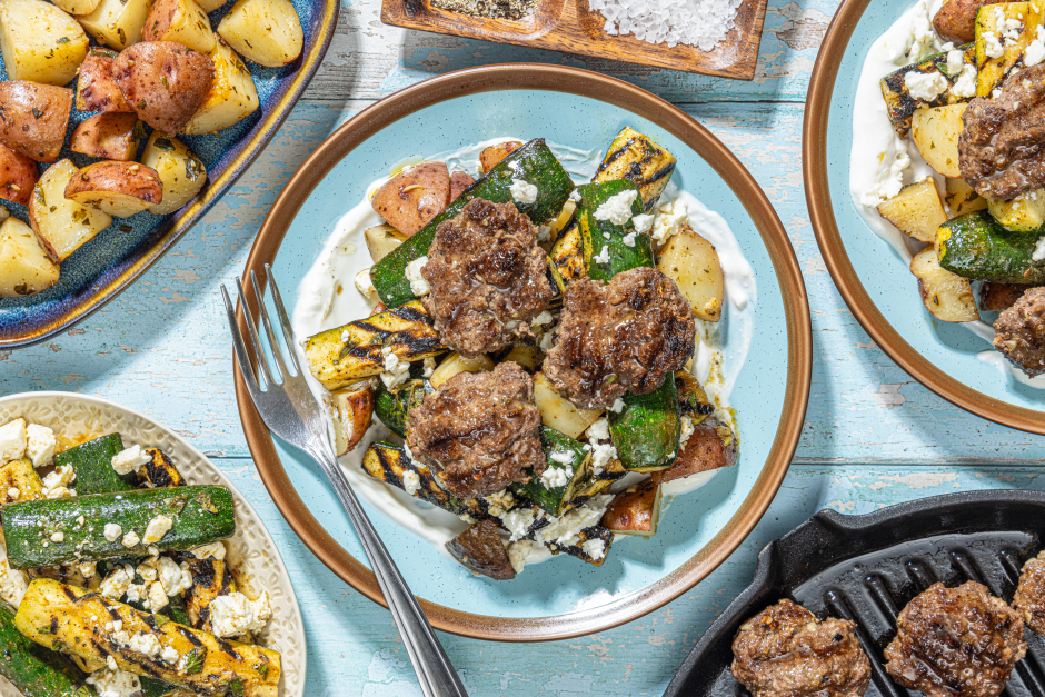 Keftedes de bœuf grillées avec salade de zucchinis et feta
