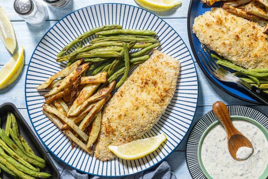 Fish and chips au tilapia sur une plaque